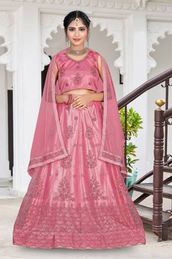 Attrective Looking Kidswear Readymade Designer Lehenga Choli In Fine Color Fabricated On Net And Dupatta Are Net Beautified With Heavy Attractive Thread Embroidery Work. Buy Now.