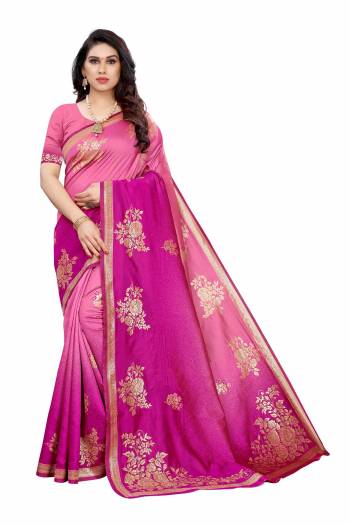 Garb This Partywear Saree Paired With Blouse.This Saree And Blouse Are Lichi Silk Based Fabric With Wevon Designer With Spray Printed. Buy This Pretty Saree Now.