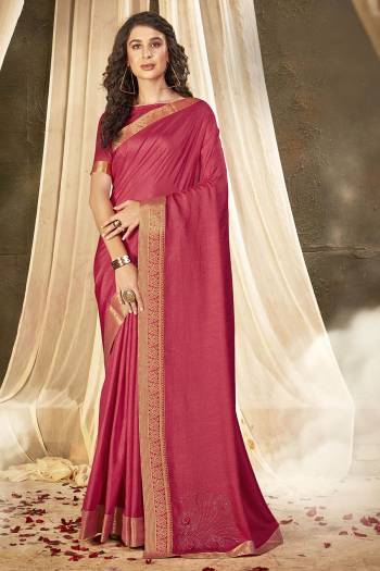 Look This Designer Saree Are Fine Saree Paired With Blouse.This Saree And Blouse Are Vichitra Silk Based Fabric With Designer Corner Swarovshki Butta With Lace Border. Buy This Pretty Saree Now.