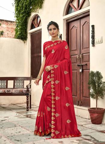 Stylist Looking This Partywear Designer Fine Colour Saree Paired With Blouse.This Saree And Blouse Are Vichitra Silk Fabric With Heavy Designer Jari Embroidery Work. Buy This Pretty Saree Now.