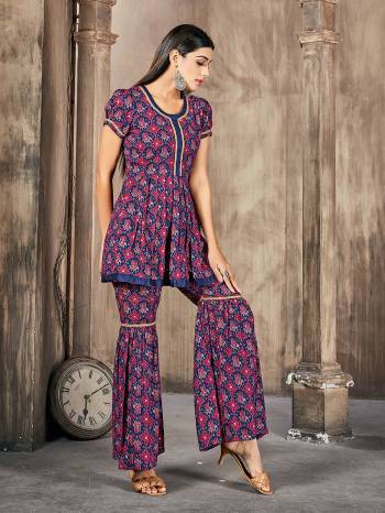 Stylist This Readymade Long Kurti With Plazzo In Fine Color Kurti And Plazzo Are Rayon Fabricated Beautified With Designer Printed. It Is Light In Weight And Easy To Carry All Day Long. 