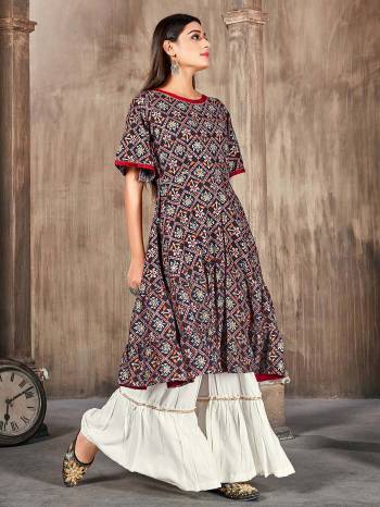 Stylist This Readymade Long Kurti With Plazzo In Fine Color Kurti And Plazzo Are Rayon Fabricated Beautified With Designer Printed. It Is Light In Weight And Easy To Carry All Day Long. 