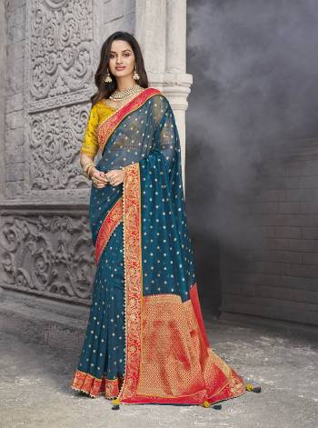 Attrective Look Pretty In This Beautifull Traditional Saree In Lovely Color Paired With Contrased Blouse. This Saree Are Organza,Banarasi Silk And Blouse Are Fabricated On Raw Silk With Designer Wevon Rich Pallu With Embroidery Peach Border,Blouse. Buy This Saree Now