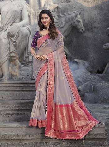 Attrective Look Pretty In This Beautifull Traditional Saree In Lovely Color Paired With Contrased Blouse. This Saree Are Organza,Banarasi Silk And Blouse Are Fabricated On Raw Silk With Designer Wevon Rich Pallu With Embroidery Peach Border,Blouse. Buy This Saree Now