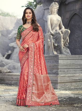 Attrective Look Pretty In This Beautifull Traditional Saree In Lovely Color Paired With Contrased Blouse. This Saree Are Dola,Banarasi Silk And Blouse Are Fabricated On Raw Silk With Designer Wevon Rich Pallu With Embroidery Peach Border,Blouse. Buy This Saree Now