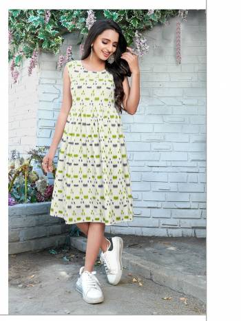 Garb This Good Looking Readymade Kurti In Fine Color. Its Kurti Are Rayon Fabricated Beautified With Fancy Designer Printed. It Is Light In Weight And Easy To Carry All Day Long. 