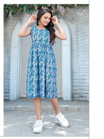 Garb This Good Looking Readymade Kurti In Fine Color. Its Kurti Are Rayon Fabricated Beautified With Fancy Designer Printed. It Is Light In Weight And Easy To Carry All Day Long. 