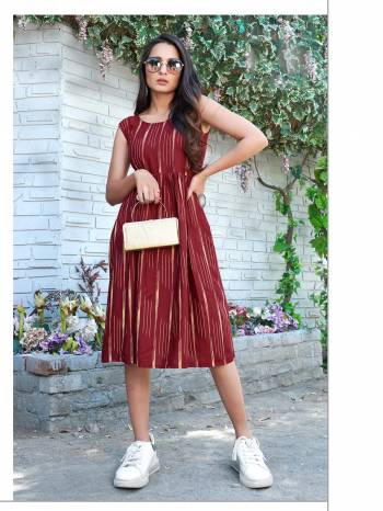 Garb This Good Looking Readymade Kurti In Fine Color. Its Kurti Are Rayon Fabricated Beautified With Fancy Designer Printed. It Is Light In Weight And Easy To Carry All Day Long. 