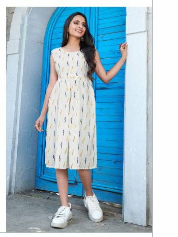 Garb This Good Looking Readymade Kurti In Fine Color. Its Kurti Are Rayon Fabricated Beautified With Fancy Designer Printed. It Is Light In Weight And Easy To Carry All Day Long. 