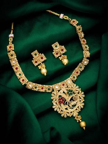  Looking Attrective To Your Personality By Pairing Up This Beautiful Necklace With Your Ethnic Attire. This Pretty Set Is In Fine Color Beautified With Kundan Work. Buy Now.