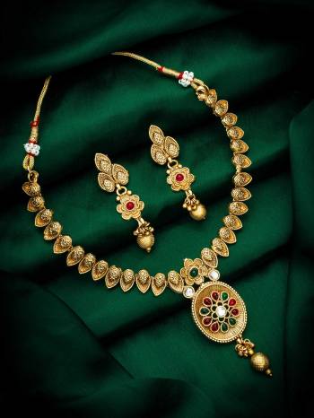  Looking Attrective To Your Personality By Pairing Up This Beautiful Necklace With Your Ethnic Attire. This Pretty Set Is In Fine Color Beautified With Kundan Work. Buy Now.