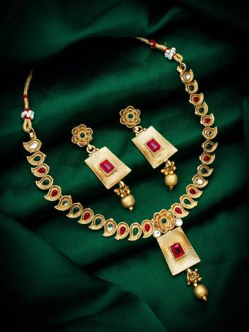  Looking Attrective To Your Personality By Pairing Up This Beautiful Necklace With Your Ethnic Attire. This Pretty Set Is In Fine Color Beautified With Kundan Work. Buy Now.