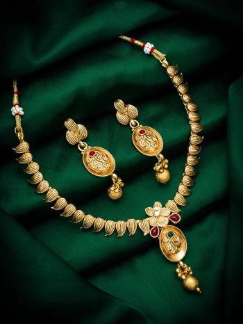  Looking Attrective To Your Personality By Pairing Up This Beautiful Necklace With Your Ethnic Attire. This Pretty Set Is In Fine Color Beautified With Kundan Work. Buy Now.