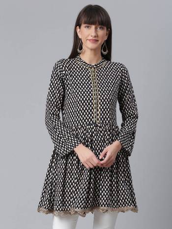 Attrective This Readymade Western Kurti In Fine Color Fabricated On Rayon Beautified With Designer Printed. It Is Light In Weight And Easy To Carry All Day Long. 