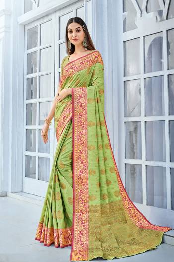 Looking This Designer Tassle Saree Are Fine Saree Paired With Blouse.This Saree And Blouse Are Cotton Handloom Based Fabric With Weaving Designer Jari Work. Buy This Pretty Saree Now.