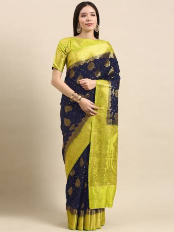 Looking This Traditional Partywear Saree Are Fine Saree Paired With Blouse.This Saree And Blouse Are Silk Fabric With Designer Weaving Jacquard Work. Buy This Pretty Saree Now.