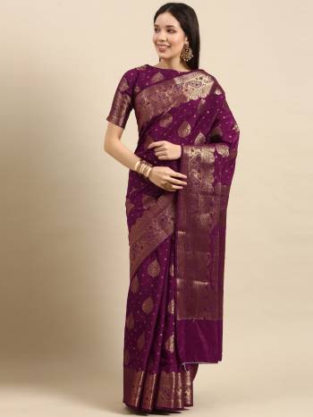 Looking This Traditional Partywear Saree Are Fine Saree Paired With Blouse.This Saree And Blouse Are Silk Fabric With Designer Weaving Jacquard Work. Buy This Pretty Saree Now.