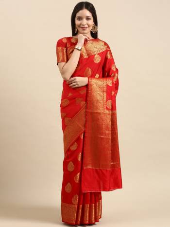 Looking This Traditional Partywear Saree Are Fine Saree Paired With Blouse.This Saree And Blouse Are Silk Fabric With Designer Weaving Jacquard Work. Buy This Pretty Saree Now.