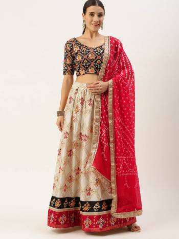 Garb This Partywear Heavy Designer Lehenga Choli And Dupatta In Fine Color. This Lahenga Choli Are Cotton And Dupatta Are Bandhej Silk Fabricated On Beautified With Attractive Bandhej With Foil Printed.Buy Now. 