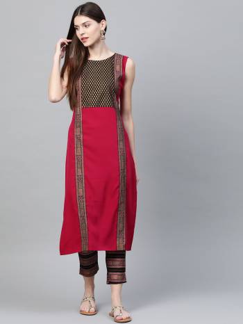 Attrective This Readymade Long Kurti In Fine Color Fabricated On Crepe Beautified With Designer Foil Printed. It Is Light In Weight And Easy To Carry All Day Long. Buy Now.