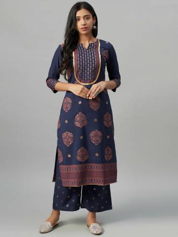 Attrective This Readymade Long Kurti In Fine Color Fabricated On Crepe Beautified With Designer Foil Printed. It Is Light In Weight And Easy To Carry All Day Long. Buy Now.