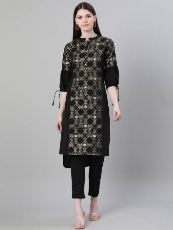 Attrective This Readymade Long Kurti In Fine Color Fabricated On Crepe Beautified With Designer Foil Printed. It Is Light In Weight And Easy To Carry All Day Long. Buy Now.