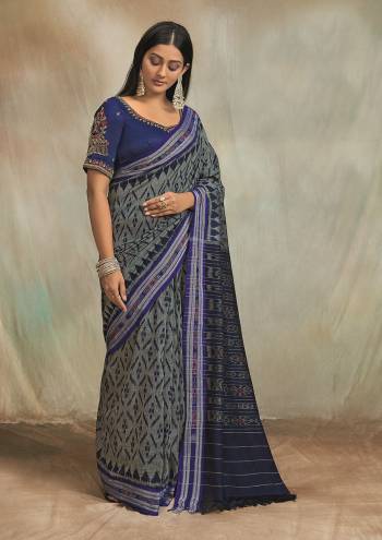 Looking This Traditional Saree Are Fine Saree Paired With Contrasted Blouse.This Saree Are Mul Mul Cotton And Blouse Are Silk Blend Fabric With Designer Ikkat Printed. Buy This Pretty Saree Now.