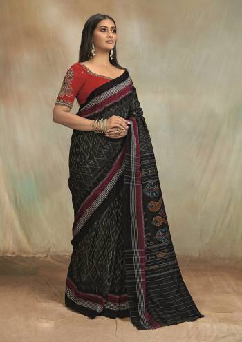 Looking This Traditional Saree Are Fine Saree Paired With Contrasted Blouse.This Saree Are Mul Mul Cotton And Blouse Are Silk Blend Fabric With Designer Ikkat Printed. Buy This Pretty Saree Now.