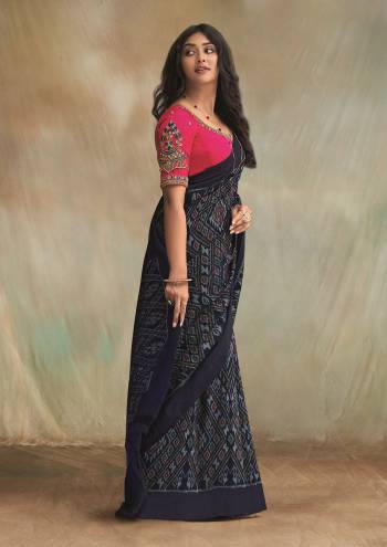 Looking This Traditional Saree Are Fine Saree Paired With Contrasted Blouse.This Saree Are Mul Mul Cotton And Blouse Are Silk Blend Fabric With Designer Ikkat Printed. Buy This Pretty Saree Now.