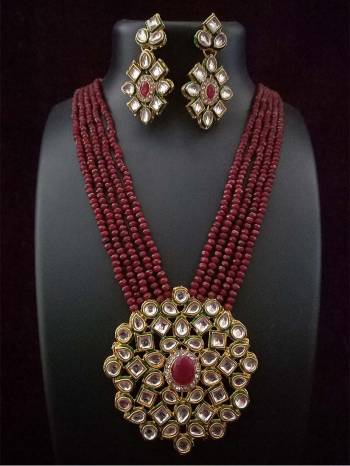  Looking To Your Personality By Pairing Up This Beautiful Necklace Set With Your Ethnic Attire. This Pretty Set Is In Fine Color Beautified With Moti With Kundan Work. Buy Now.