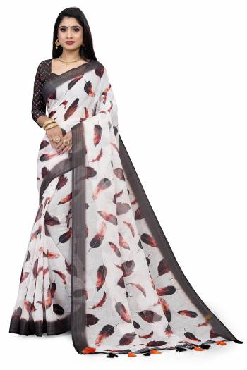 Looking This Disigner Saree Are Fine Saree Paired With Blouse.This Saree Are Linen And Blouse Are Silk Blend Fabric With Wevon Jari Border With Designer Digital Printed. Buy This Pretty Saree Now.