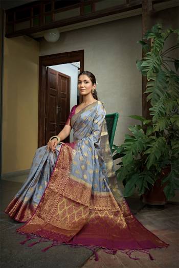 Garb This Traditional Saree Are Fine Saree Paired With Contrasted Blouse.This Saree And Blouse Are Dola Silk Based Fabric With Heavy Weaving Jari Designer Work. Buy This Pretty Saree Now.