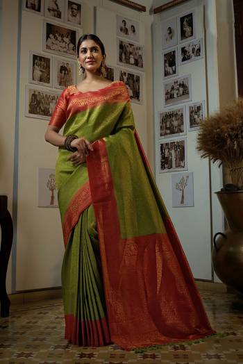 You Will Definitely Earn Lots Of Compliments Wearing This Pretty Elegant Looking Saree In Pretty Color Paired With Contrast Colored Blouse.This Saree and Blouse Are Fabricated On Art SIlk. It Is Beautified With Heavy Wevon Designer Work .