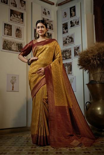 You Will Definitely Earn Lots Of Compliments Wearing This Pretty Elegant Looking Saree In Pretty Color Paired With Contrast Colored Blouse.This Saree and Blouse Are Fabricated On Art SIlk. It Is Beautified With Heavy Wevon Designer Work .