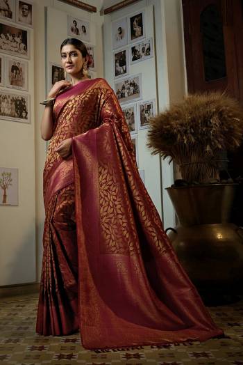 You Will Definitely Earn Lots Of Compliments Wearing This Pretty Elegant Looking Saree In Pretty Color Paired With Contrast Colored Blouse.This Saree and Blouse Are Fabricated On Art SIlk. It Is Beautified With Heavy Wevon Designer Work .