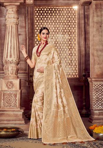 Grab This Pretty Saree Collection.These Saree Is Fabricated On Silk Beautified With Heavy Wevon Jari Designer.Buy These Amazing Saree Collection Now