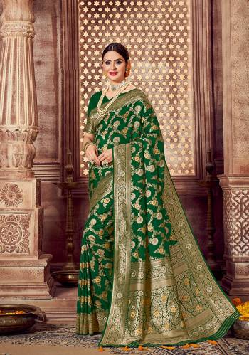 Grab This Pretty Saree Collection.These Saree Is Fabricated On Silk Beautified With Heavy Wevon Jari Designer.Buy These Amazing Saree Collection Now