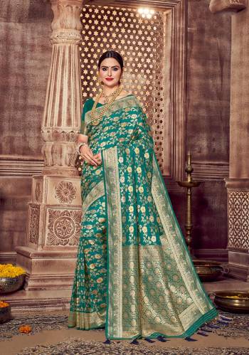 Grab This Pretty Saree Collection.These Saree Is Fabricated On Silk Beautified With Heavy Wevon Jari Designer.Buy These Amazing Saree Collection Now