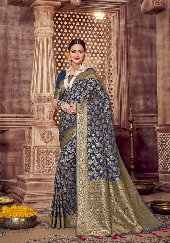 Grab This Pretty Saree Collection.These Saree Is Fabricated On Silk Beautified With Heavy Wevon Jari Designer.Buy These Amazing Saree Collection Now