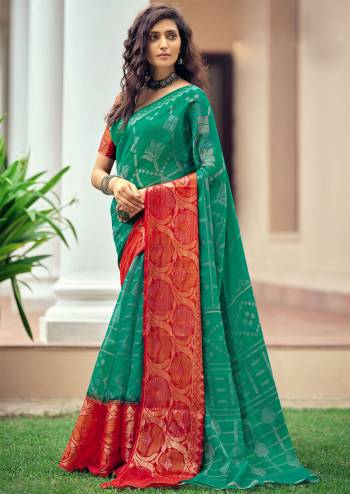 Grab These Pretty Colored Saree Fabricated On Handloom Cotton Saree And Blouse Beautified With Wevon,Designer Printed.