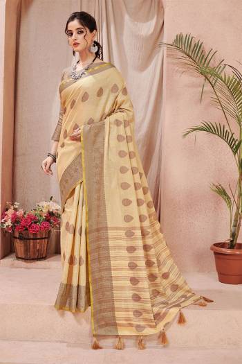 Look Beautifull In This Pretty Saree Come With Beautifull Colored. It?Is Fabricated On Linen. Beautified With Wevon Reasham Designer.