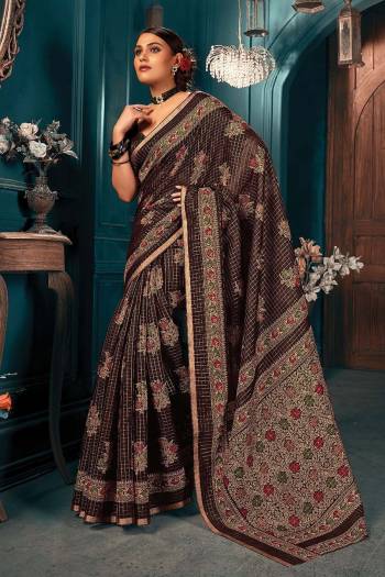 You Will Definitely Earn Lots Of Compliments Wearing This Pretty Elegant Looking Saree In Pretty Color Paired With Matching Colored Blouse.This Saree and Blouse Are Fabricated On Cotton. It Is Beautified With Printed Designer Weaving Work