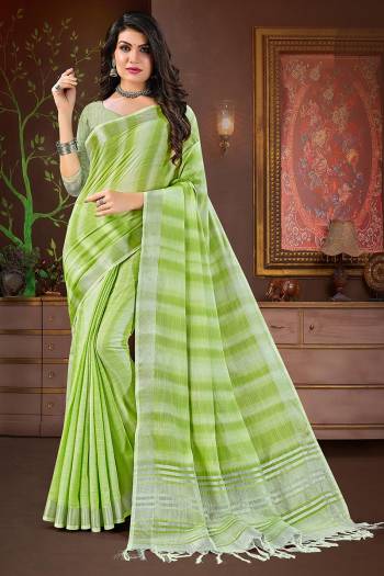 Here Is A Beautiful Digital Print Linen Fabricated Saree And Blouse.This Saree And Blouse Are Beautified With Wevon Designer.Buy This Pretty Saree Now