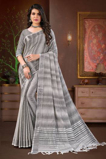 Here Is A Beautiful Digital Print Linen Fabricated Saree And Blouse.This Saree And Blouse Are Beautified With Wevon Designer.Buy This Pretty Saree Now