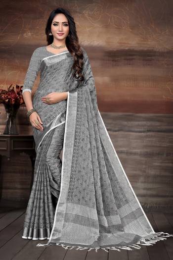 For A Beautiful Look, Grab This Saree In Beautifull Colored Paired With Matching?Colored Blouse.This Saree Is Fabricated On Linen Pair With Linen Blouse Beautified With Wevon Border Pallu,Foil Printed