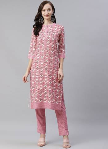 Grab This Readymade Collection Come With Pretty Colored Kurti With Matching Bottom And Rayon Fabricated Beautified With Designer Digital Printed