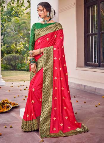 Grab These Lovely Saree In Pretty Colored Pair With Contrast Blouse.Saree And Blouse Are Fabricated On Silk Based Beautified With Jari Embroidery