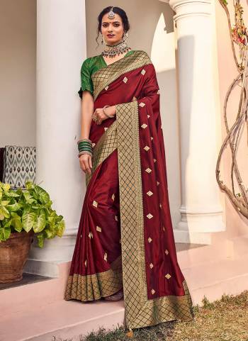 Grab These Lovely Saree In Pretty Colored Pair With Contrast Blouse.Saree And Blouse Are Fabricated On Silk Based Beautified With Jari Embroidery