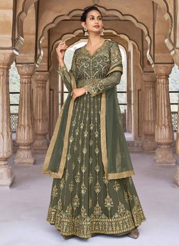 Look Attractive Wearing This Pretty Colored Gown Paired With Dupatta.This Gown Is Fabricated On Net Based And Net Dupatta Which Gives A Rich Look To Your Personality. Buy This Pretty Gown Now