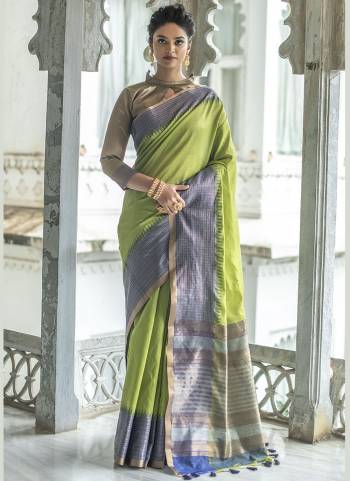 For A Pretty Look,Grab These Beautiful Saree Come With Pretty Blouse.Its Saree is Fabricated On South Silk  Pair With Art Silk Blouse Beautified With Wevon Checks   Work